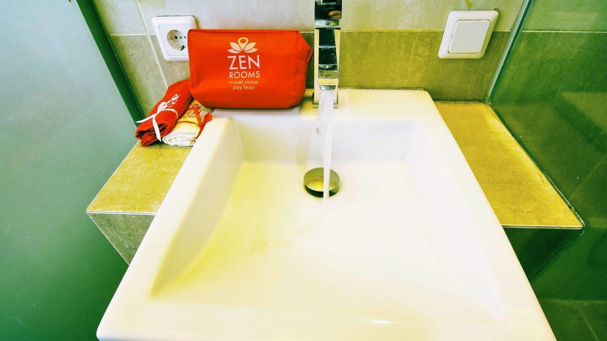 Hotel Zen Near Pvj